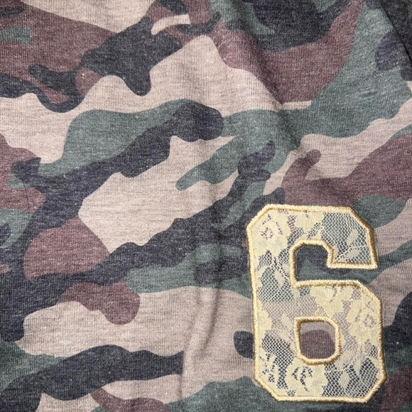 Edikted Girls' Camo Long Sleeve Top with Brown Striped Sleeves - Picture 3 of 6